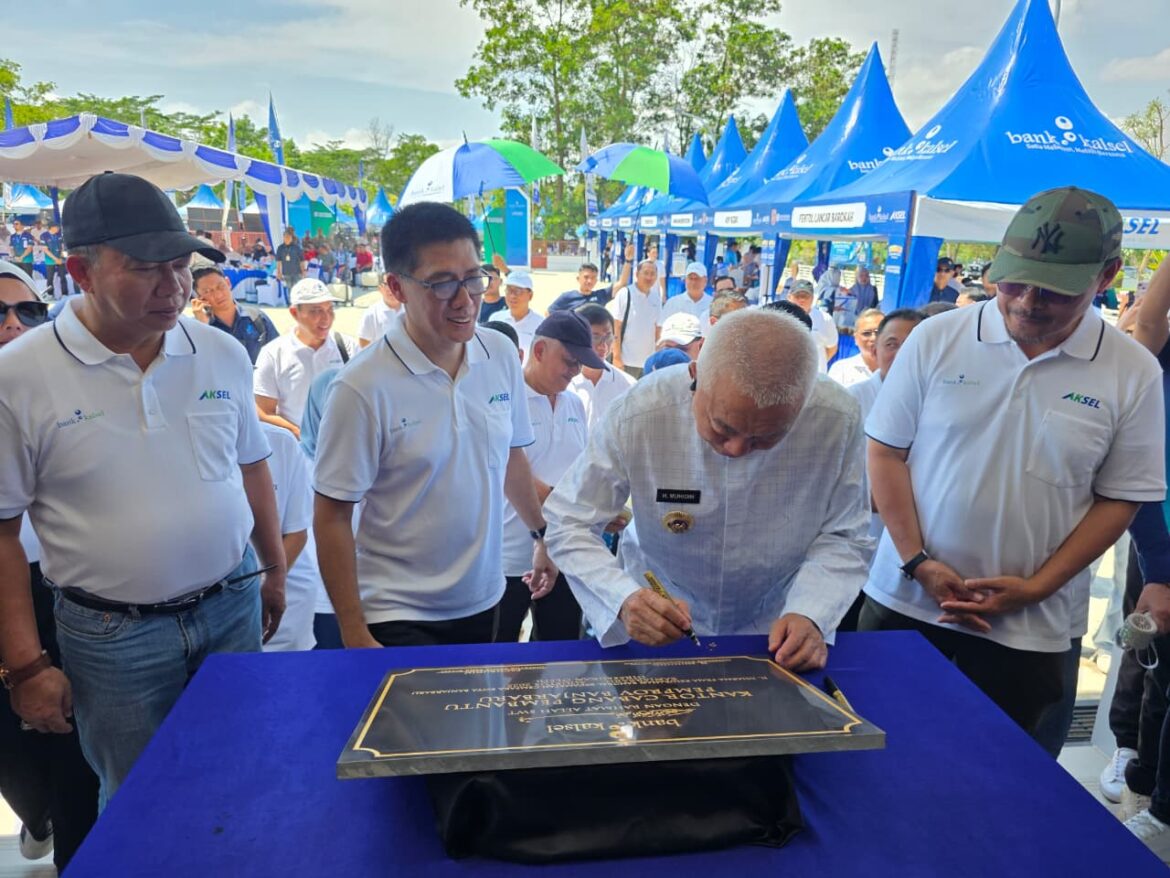 Gubernur H. Muhidin Resmikan KCP Bank Kalsel di Kawasan Perkantoran Pemprov,