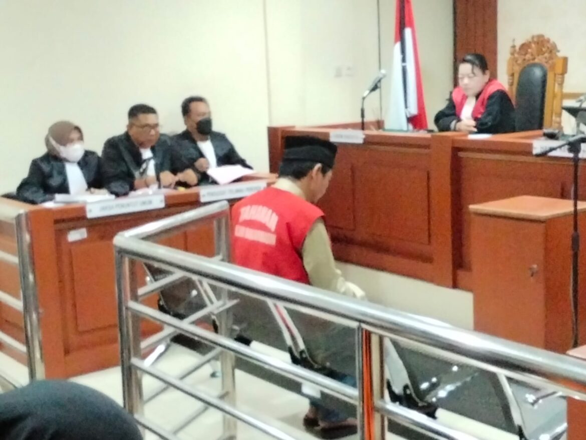 Ketua majelis hakim yang diketuai Asni Mereanti SH saat membacakan vonis untuk Kamrani.