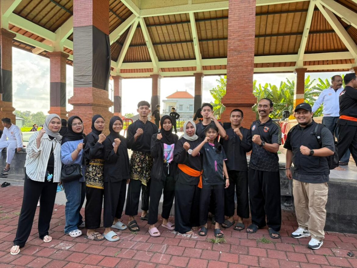 Kontingen Pencak Silat Spobda Kalsel saat mengikuti Kejuaraan Internasional Muslim 2025. (foto: ist/brt)