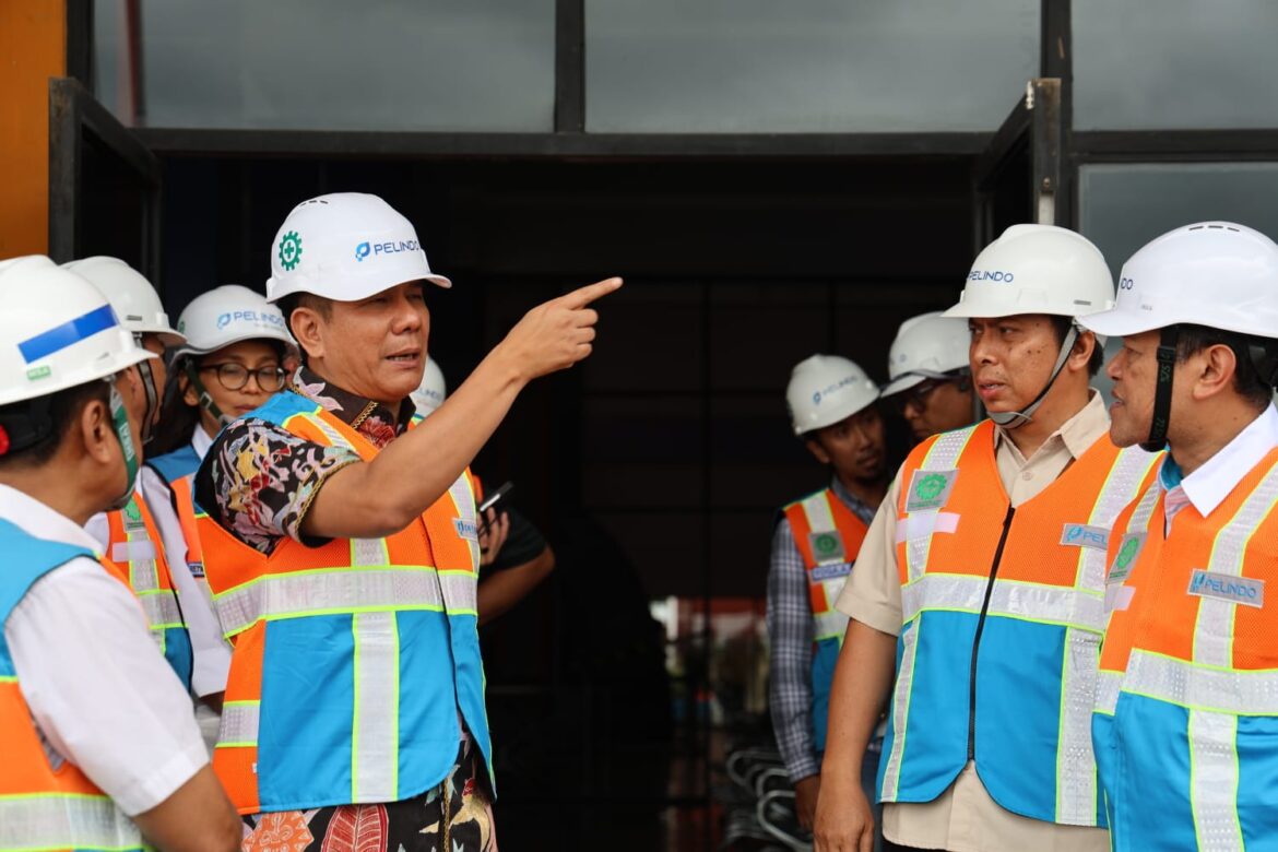 Dirut Pelindo Kunjungi Pelabuhan Banjarmasin untuk Dorong Capaian Kinerja 2025