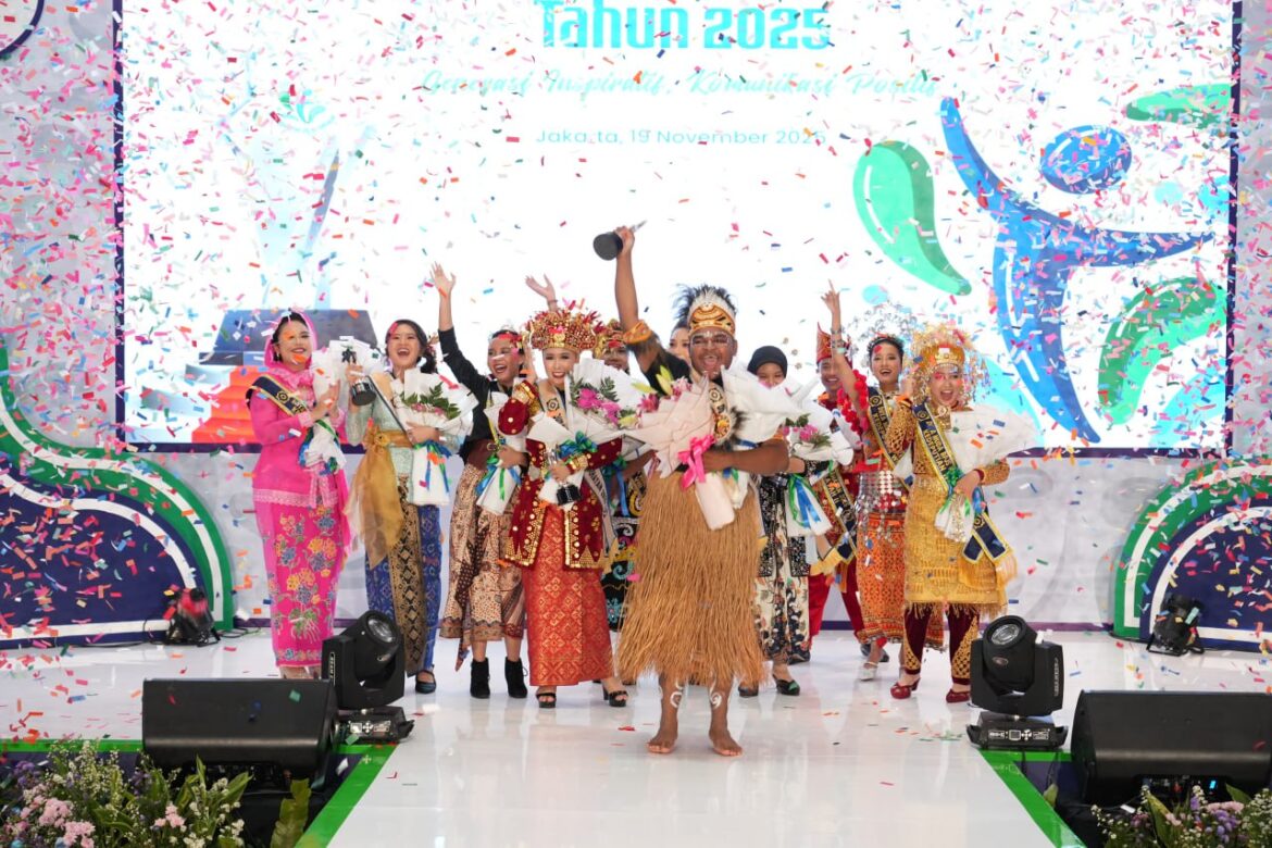 Para finalis Duta Muda BPJS Kesehatan 2025 yang diumumkan pada Malam Penganugerahan Duta Muda BPJS Kesehatan, Rabu (19/11) di Jakarta. Hengky Silas Jonathan Kafiar asal SMK Negeri Khusus Pariwisata Papua berhasl meraihjuara pertama. (foto ist/brt)