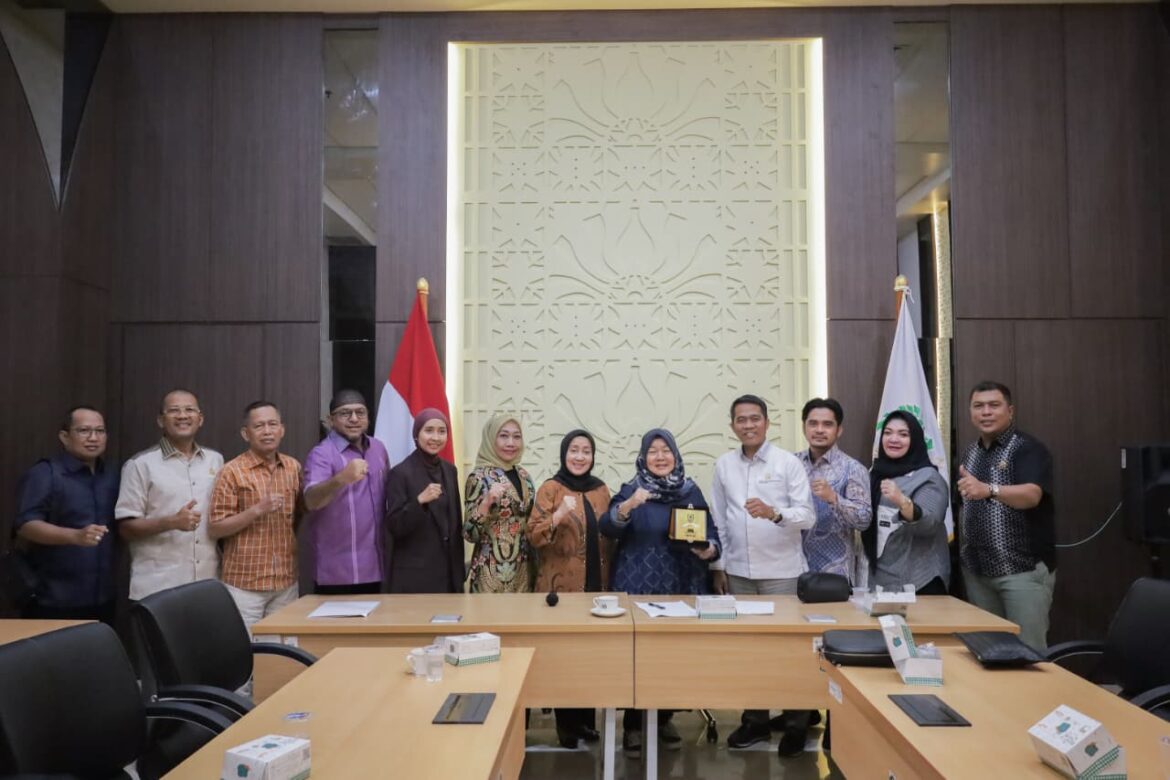 Banmus DPRD Kalsel melakukan studi komparasi ke DPRD DKI Jakarta untuk meningkatkan efektifitas pelaksanaan tugas dan fungsi kelembagaan.(foto : humasdprdkalsel)
