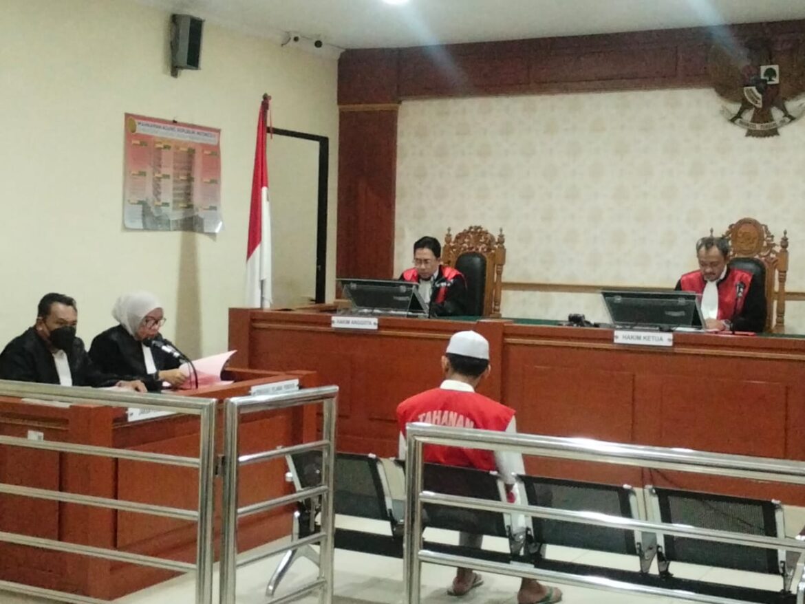JPU Masrita SH saat membacakan tuntutan untuk terdakwa Agus alias Marlong.