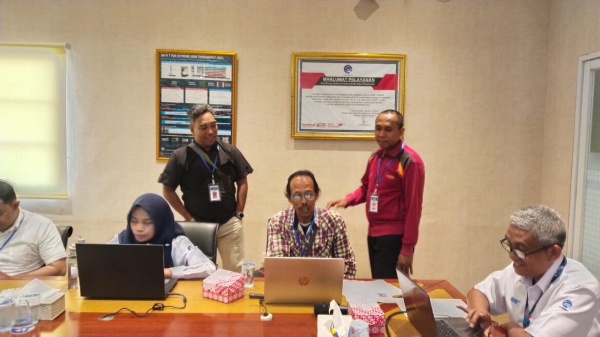 PESERTA UNAR-Salah satu peserta saat mengikuti UNAR Reguler Tahun 2025 di Balmon Spektrum Kelas II Komdigi Banjarmasin, Senin (1/12/2025).(foto : sum/brt)