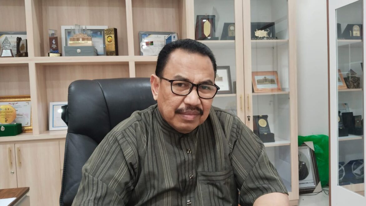 Rektor Uniska MAB Banjarmasin Assoc Prof Dr H Mohammad Zainul, SE, MM saat menjelaskan prodi baru pada pertengahan 2026 mendatang, Jumat (5/12/2025). (foto:sum/brt)