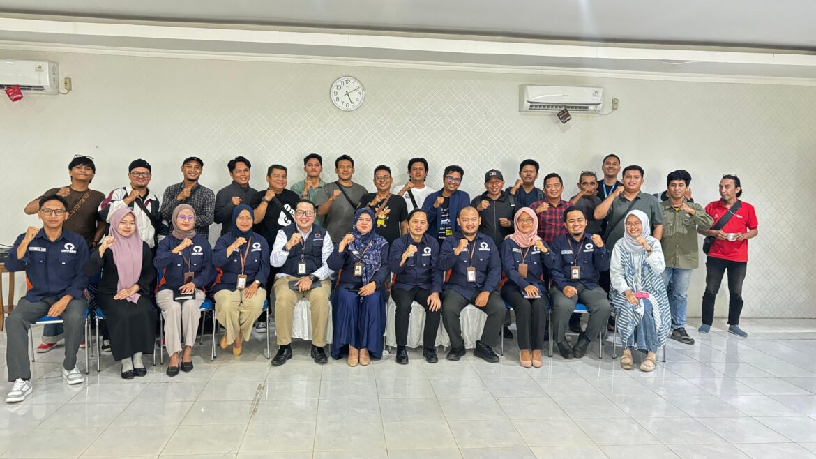 Ombudsman Kalsel dan Jurnalis di Penyampaian Cacatan Laporan Akhir Tahun 2025