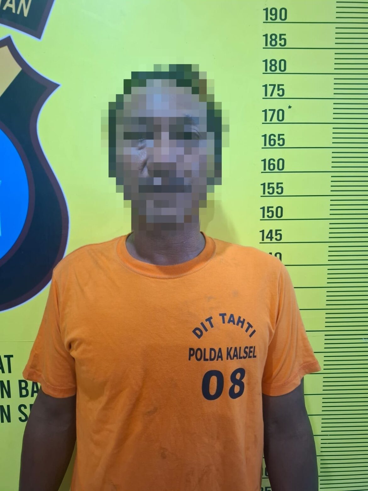 Pelaku rudapaksa dibekuk polisi usai melakukan aksinya terhadap bocah perempuan di kawasan Banjarmasin Utara, Selasa (16/12/2025). (foto: istimewa)