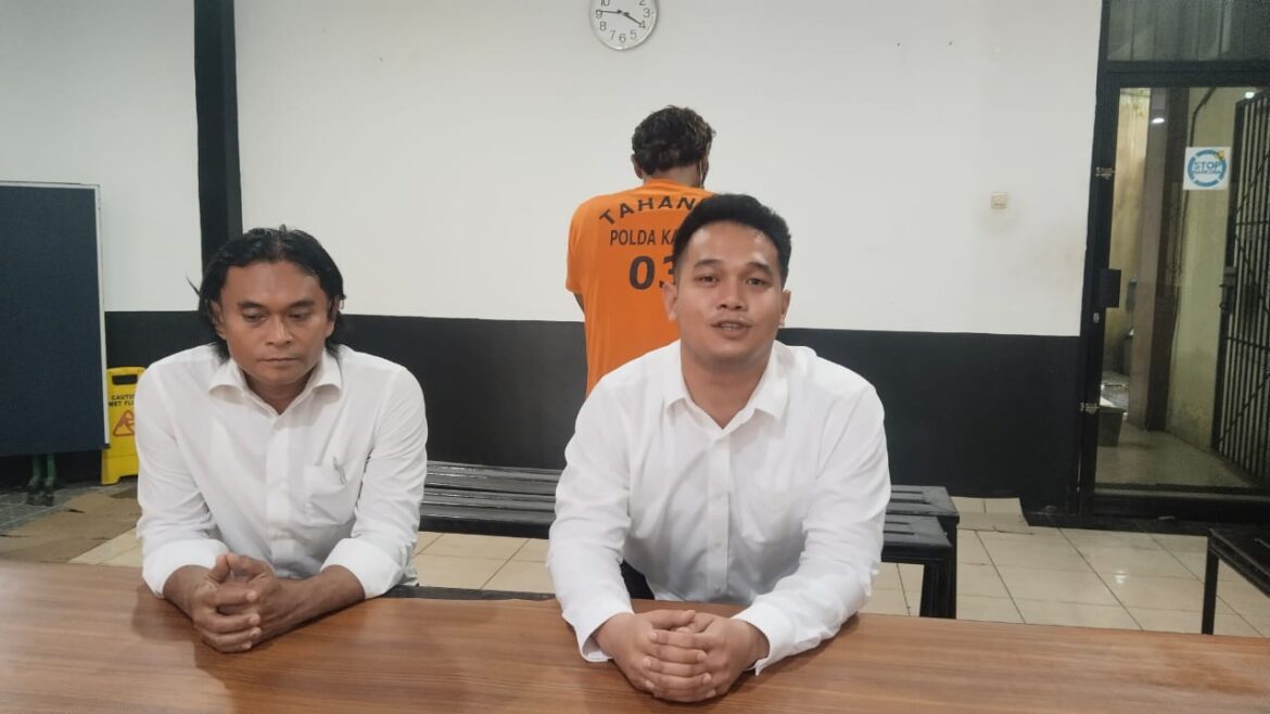 Kanit PPA Polresta Banjarmasin Iptu Benito saat menggelar perkara pelaku rudapaksa di kawasan Banjarmasin Utara, Jumat (19/12/2025). (foto:sum/brt)