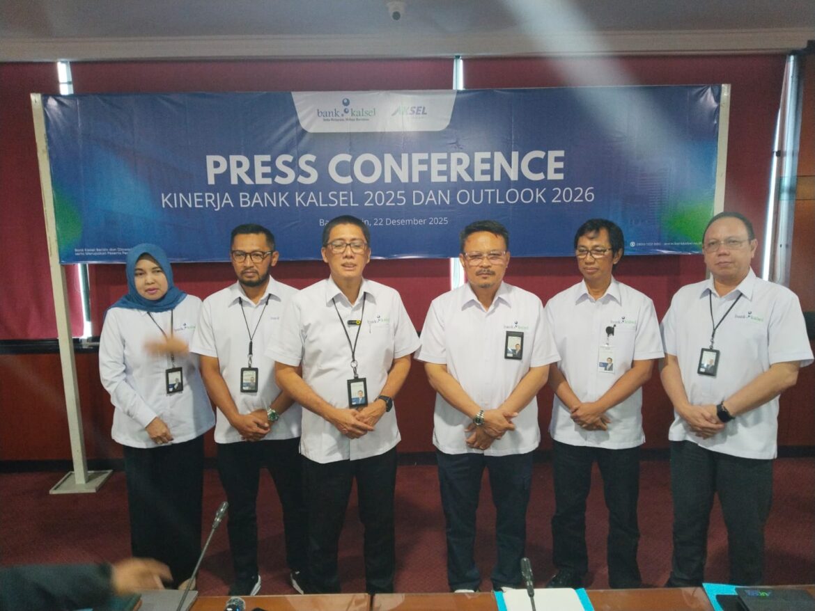 Hadir Direktur Utama Bank Kalsel Fachrudin, Komisaris Utama Non Independen, Subhan Nor Yaumil; Komisaris Independen, Riza Aulia; Direktur Utama, Fachrudin; Direktur Bisnis, Akhmad Fauzi Noor; Direktur Operasional, Abdurrahim Fiqry; dan Direktur Kepatuhan, Mitra Damayanti