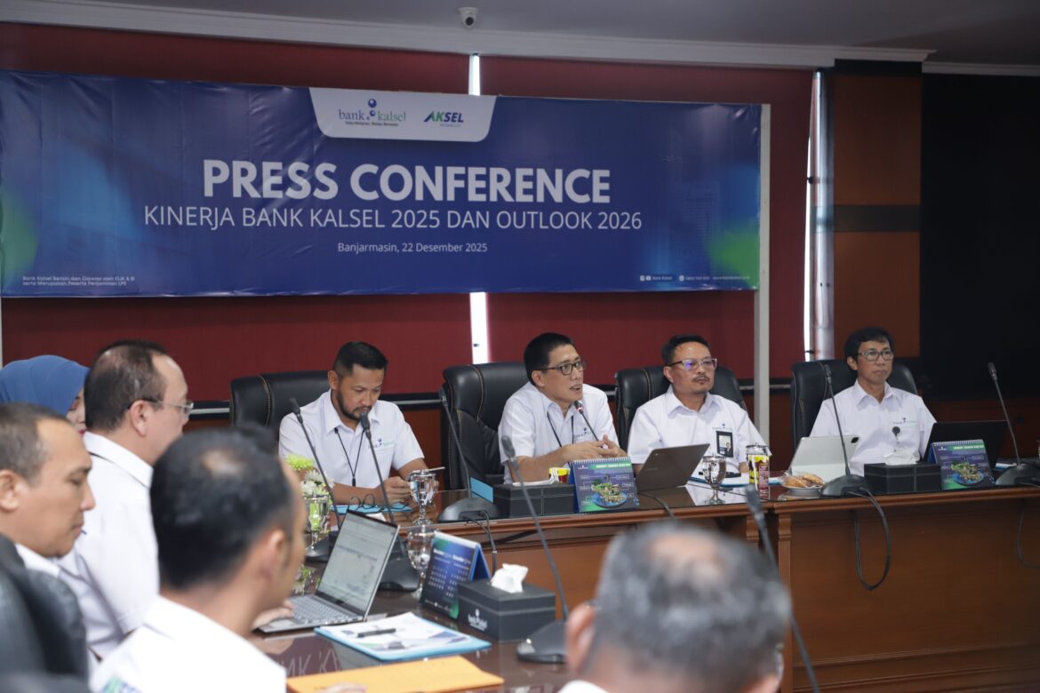Hadir Direktur Utama Bank Kalsel Fachrudin, Komisaris Utama Non Independen, Subhan Nor Yaumil; Komisaris Independen, Riza Aulia; Direktur Utama, Fachrudin; Direktur Bisnis, Akhmad Fauzi Noor; Direktur Operasional, Abdurrahim Fiqry; dan Direktur Kepatuhan, Mitra Damayanti