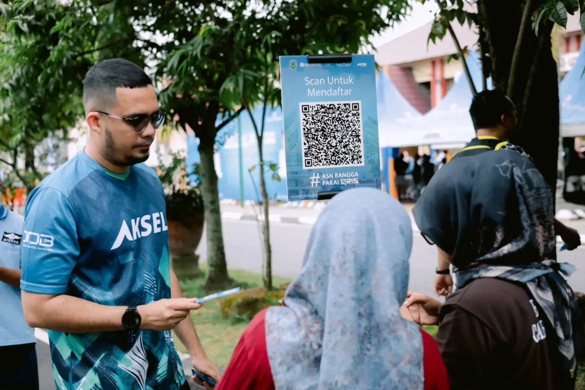 #ASNBANGGAPAKAIQRIS, Bank Kalsel Dorong Digitalisasi ASN, Lewat Jalan Sehat di Hulu Sungai Utara (foto: humas bank kalsel)