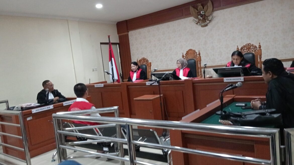 Allen saat mengikuti sidang di Pengadilan Negeri Banjarmasin (Foto Filarianti)