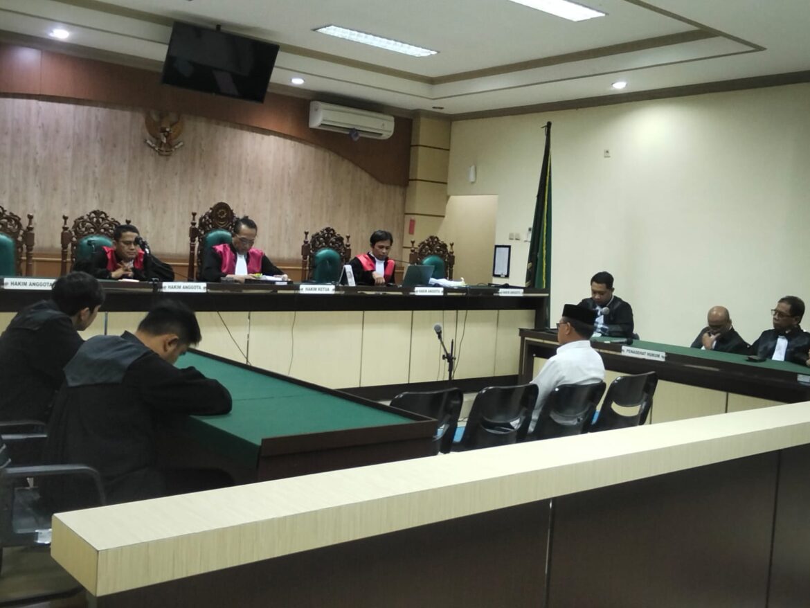 Anang Syakhfiani saat mendengarkan vonis majelis hakim di Pengadilan Tipikor Banjarmasin.