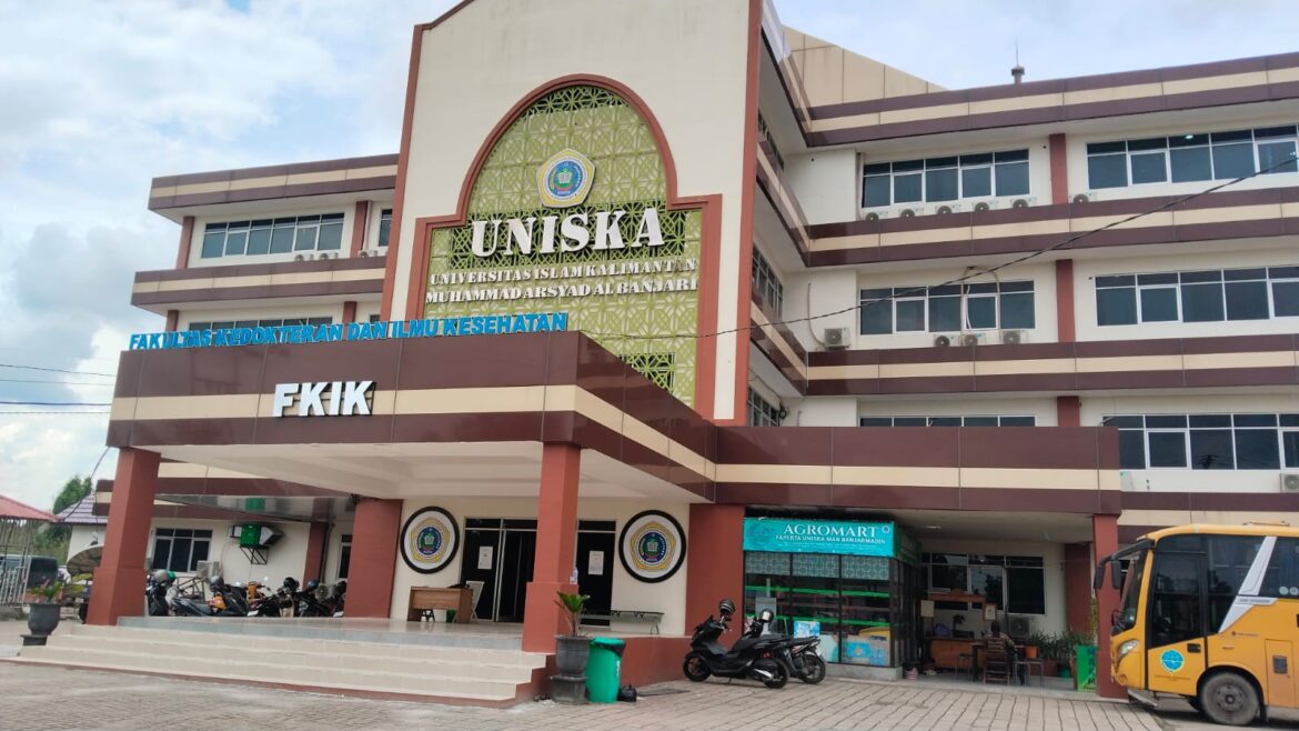 GEDUNG FK – Gedung Fakultas Kedokteran dan Ilmu Kesehatan Masyarakat Uniska MAB di Handil Bakti yang disiapkan sebagai prodi baru, Senin (9/2/2026). (foto: sum/brt)