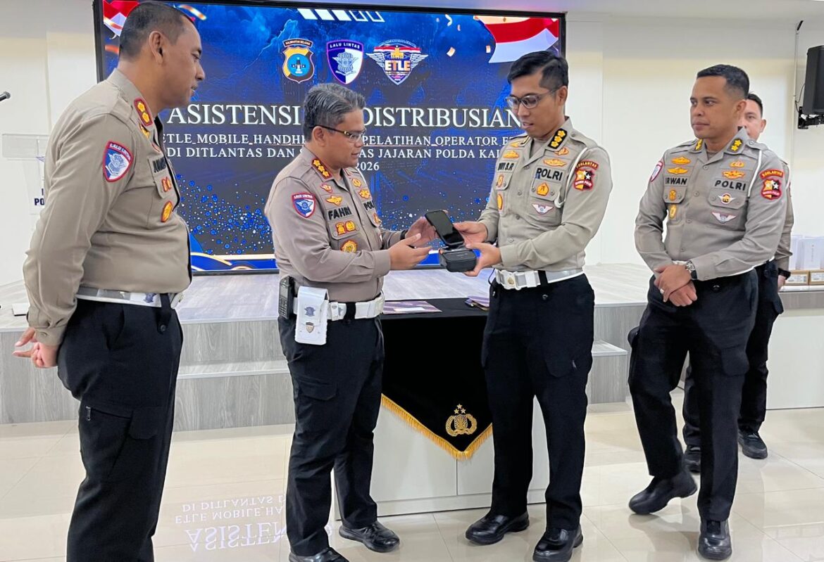 Perkuat Penegakan Hukum Lalu Lintas, Ditlantas Polda Kalsel Dapatkan 18 Unit ETLE Mobile Handheld dari Korlantas Polri