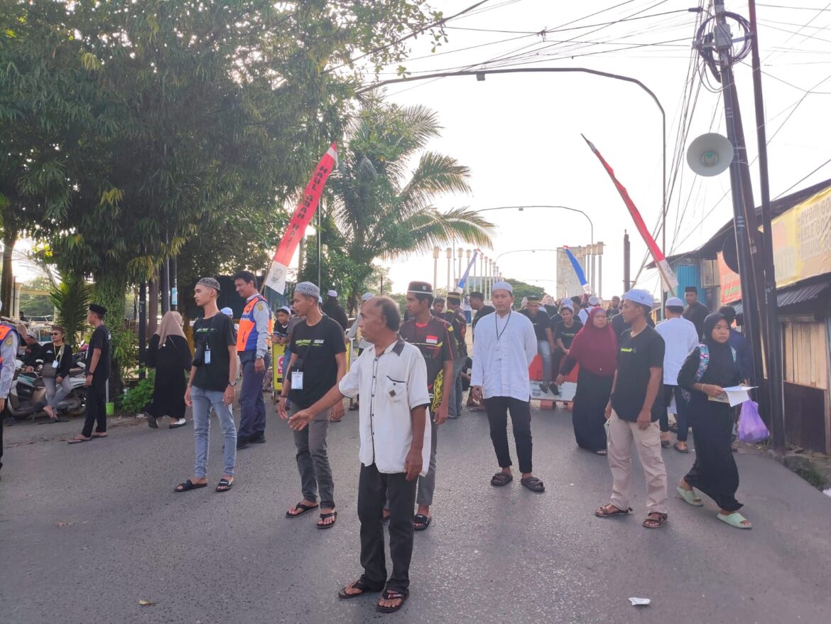 Pengendara yang akan melintas Jembatan Pasar Lama dari Kampung Melayu mesti balik atau diarahkan ke Kampung Sasirangan (Foto Mercy)