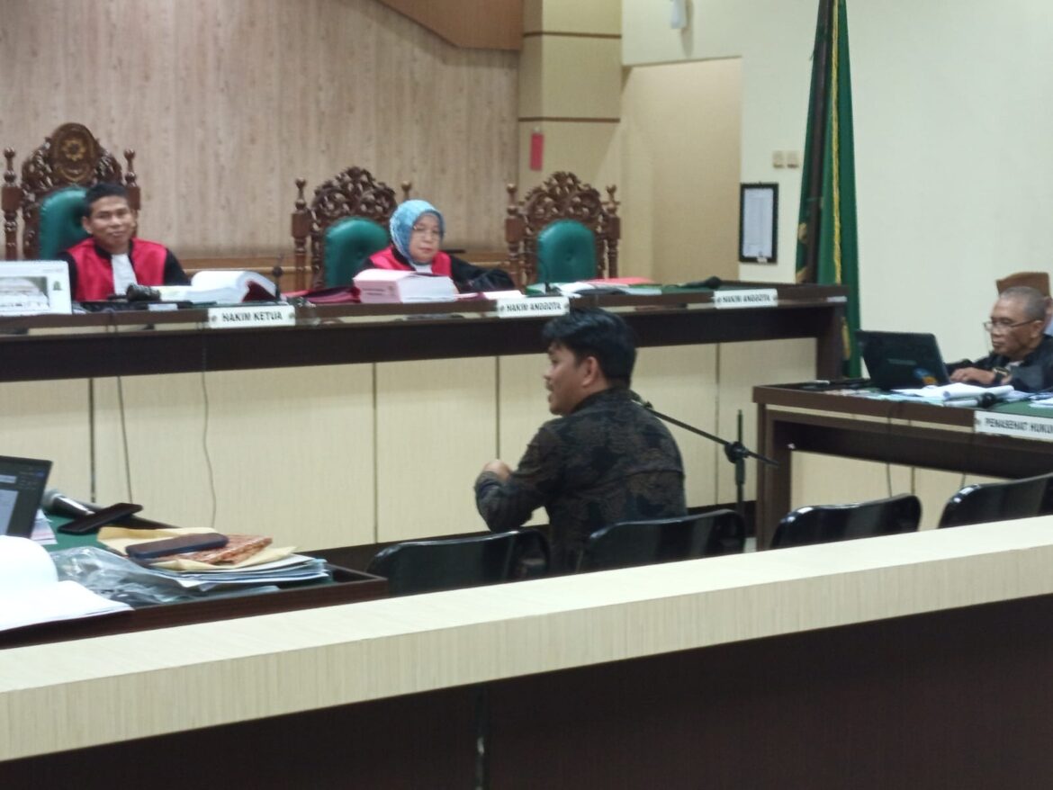 Salah satu saksi yang diperiksa adalah Abdul Rauf, staf sekaligus Officer Recovery BRI yang bertugas melakukan pemulihan terhadap kredit macet.