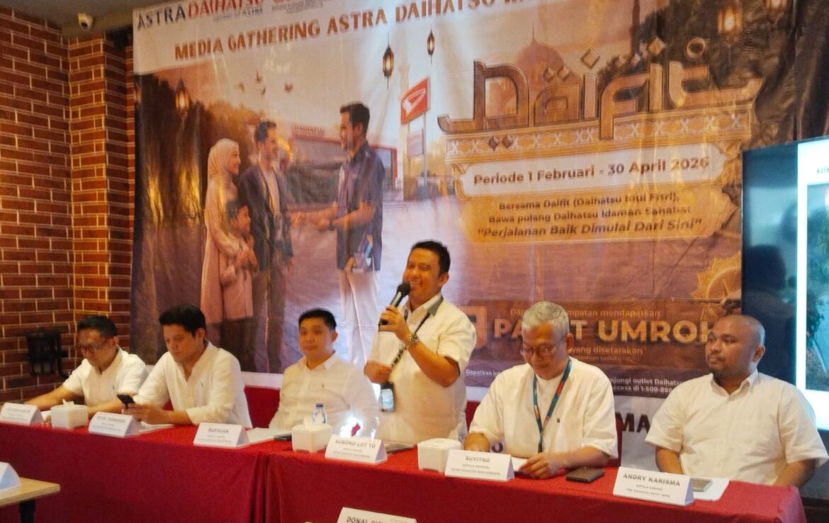 Subono Lot To Kepala Cabang Astra Daihatsu Banjarmasin Bersama Sofhian Kepala Cabang Astra Daihatsu Banjarbaru, Andry Karisma Kepala Cabang TMS Daihatsu Kayu Tangi, Irfan Tarnando Kepala Cabang Daihatsu A Yani, Suirnawan Kepala Cabang Martapura, Suyitno Kepala Bengkel Astra Daihatsu Banjarmasin pada Media Gathering Astra Daihatsu Kalimantan Selatan (Kalsel) di TreePark Hotel Banjarmasin, Selasa (10/03/2026).