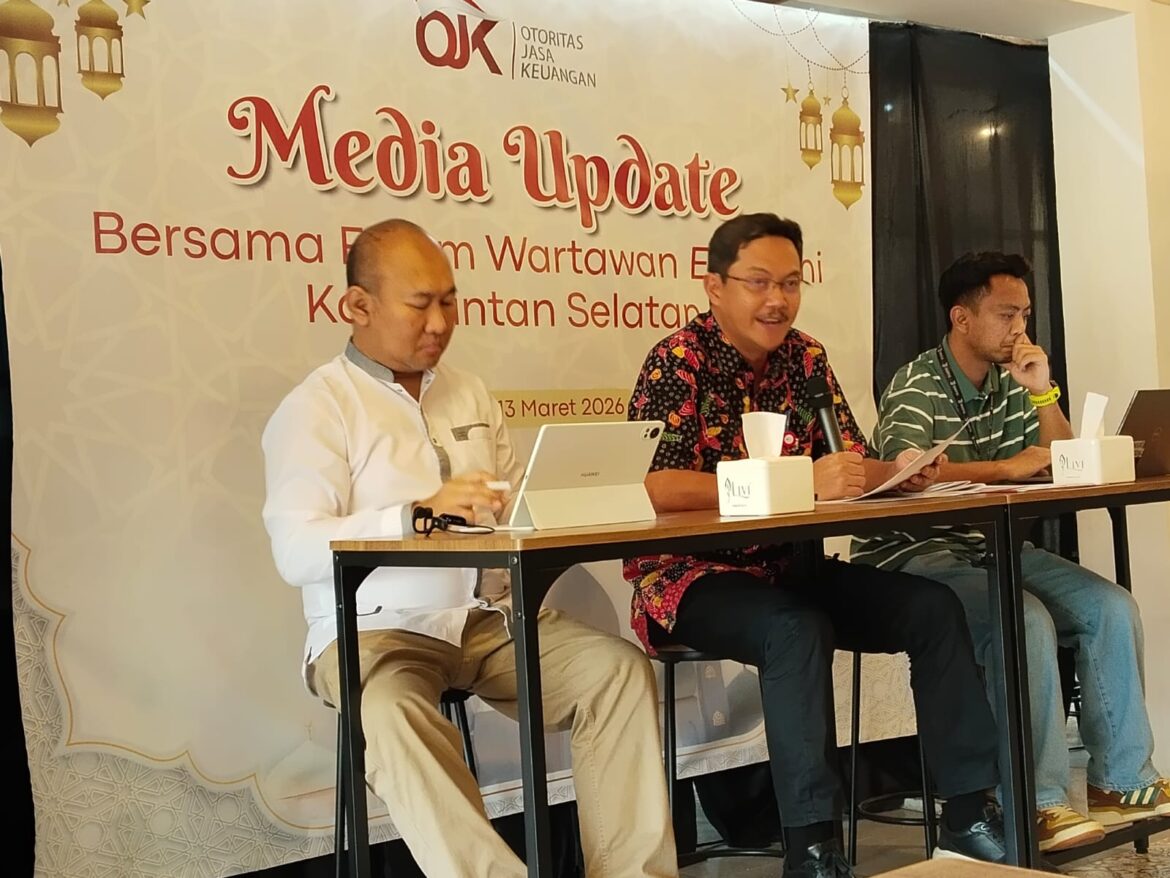 Ketua OJK Kalsel Agus Maiyo Didampingi Pejabat Lingkungan OJK Kalsel