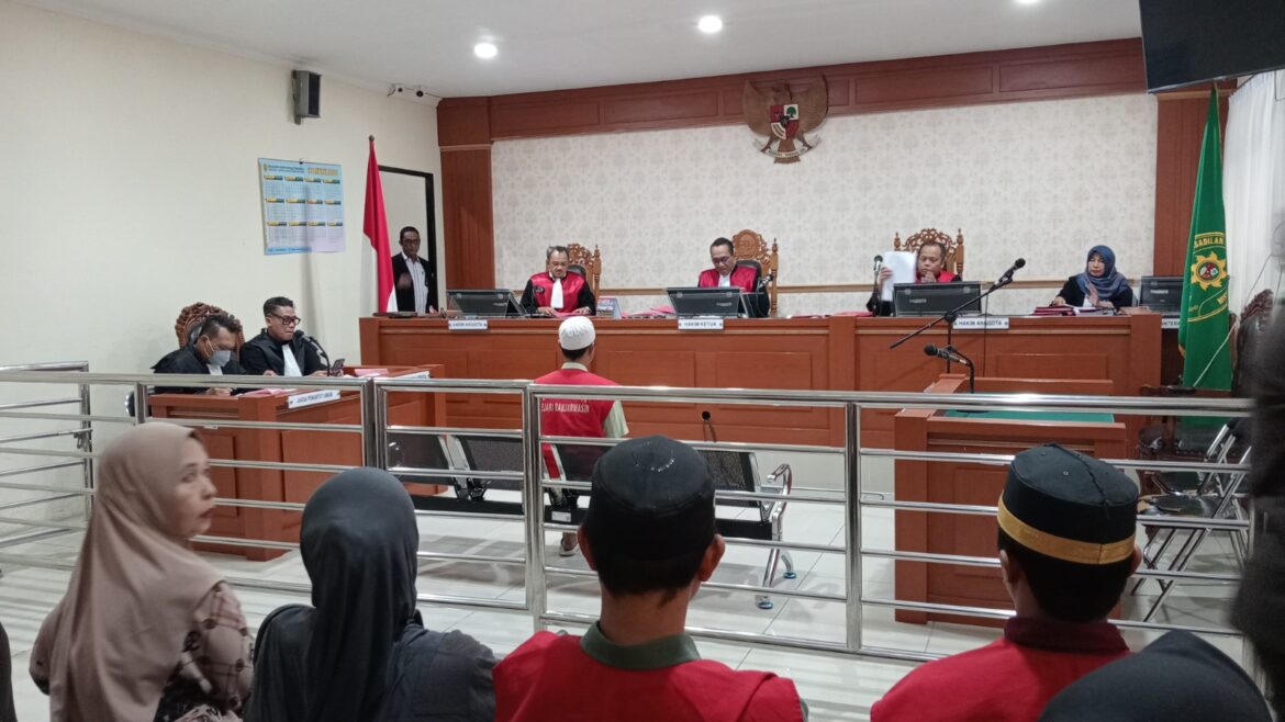 Majelis hakim yang diketuai Cahyono Reza Adrianto, SH, MH saat membacakan putusan untuk Sayyid pada sidang lanjutan di Pengadilan Negeri Banjarmasin.