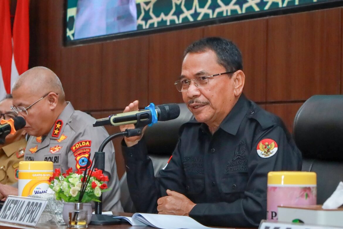 Ketua DPRD Provinsi Kalsel Dr (HC) H Supian HK, SH, MH saat menghadiri Rakor Lintas Sektor Operasi Kepolisian Terpusat "Ketupat Intan 2026" yang berlangsung di Ruang Rupatama Mapolda Kalsel.(foto : humasdprdkalsel)