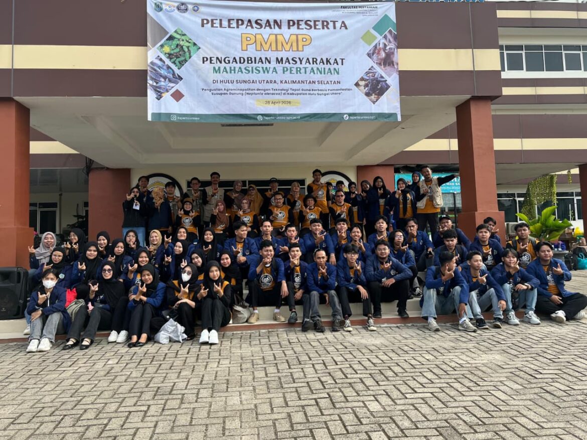 Rektor UNISKA MAB Banjarmasin, Prof. Dr. H. Muhammad Zainul, bersama Dekan Fakultas Pertanian UNISKA MAB Banjarmasin, Prof. Dr. Ir. Hj. Tintin Rostini,serta dosen pembimbing dan mahasiswa di kampus dan siap menuju lokasi kegiatan PMMP 2026