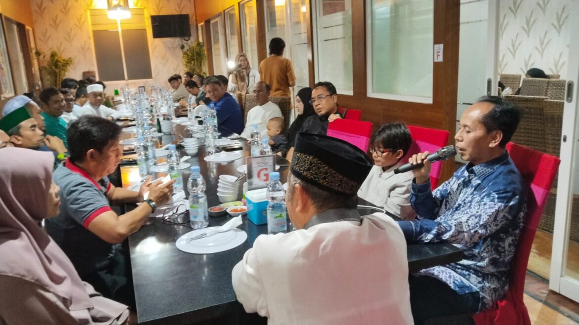 Ketua FK PATUH Kalsel H Saridi Salimin Menyampaikan Paparan Dampak Geopolitik Globat terhadap biaya operasional Biro Travel Umrah dan Haji Khusus