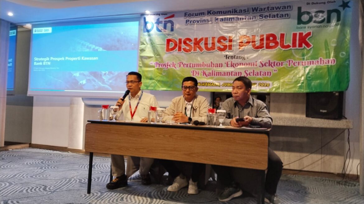 Diskusi Publik bertajuk ‘Prosfek Pertumbuhan Ekonomi Sektor Perumahan di Kalsel’ digelar  di Harper Hotel Banjarmasin, Jumat (24/4/2026). Hadir sebagai pembicara Kepala Cabang Bank Tabungan Negara (BTN) Banjarmasin Bona Pasogit Rumapea dan Branch Manager Bank Syariah Nasiona (BSN) KC Banjarmasin Sulthon Agung
