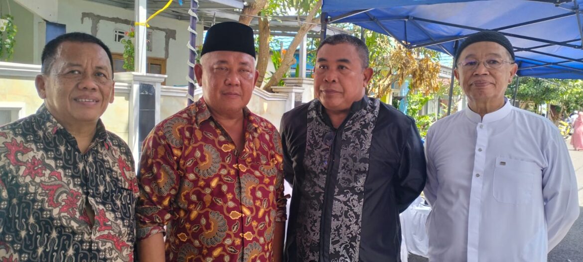 Ketua Harian FKPWK, Dr Akhmad Murjani, M.Kes., S.H., M.H, dan Ketua Umum FKPWK, Advokat H Rachmad Fadillah, SH, serta Pembina FKPWK H Junaidi