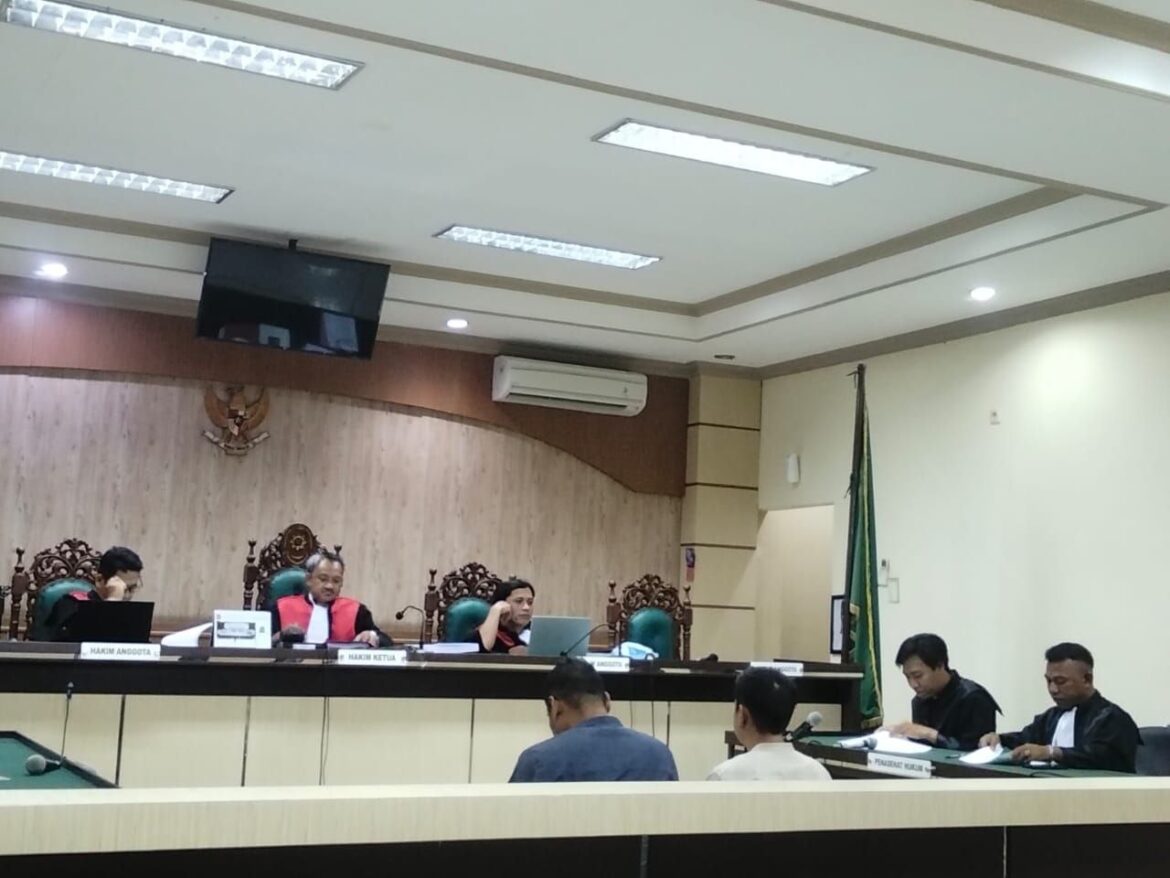Kedua terdakwa melalui penasehat hukum meminta majelis hakim memberikan keringanan hukuman atau hukuman yang seadil-adilnya. (foto: istimewa)