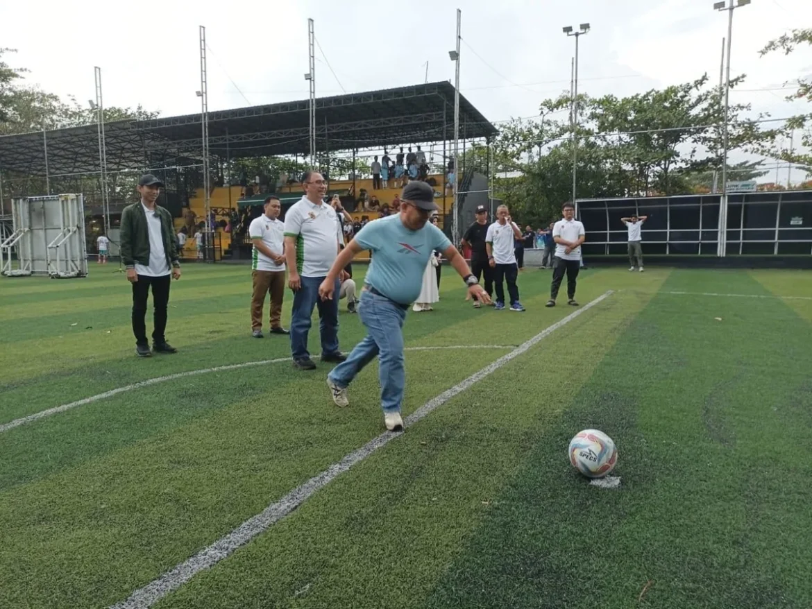 Saat pembukaan Festival Olahraga Mini Soccer Hari Jadi RSUD Ulin Banjarmasin, Senin (13/4/2026) di Upik Mini Soccer Banjarmasin. (foto: Tolah/brt)