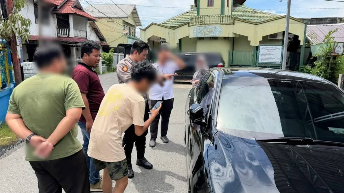 BERAKHIR DAMAI - Kecelakaan yang melibatkan mobil dan emak-emak berakhir damai setelah korban menghubungi Call Center 110 Polri, Rabu (15/4/2026) siang. (foto: istimewa)
