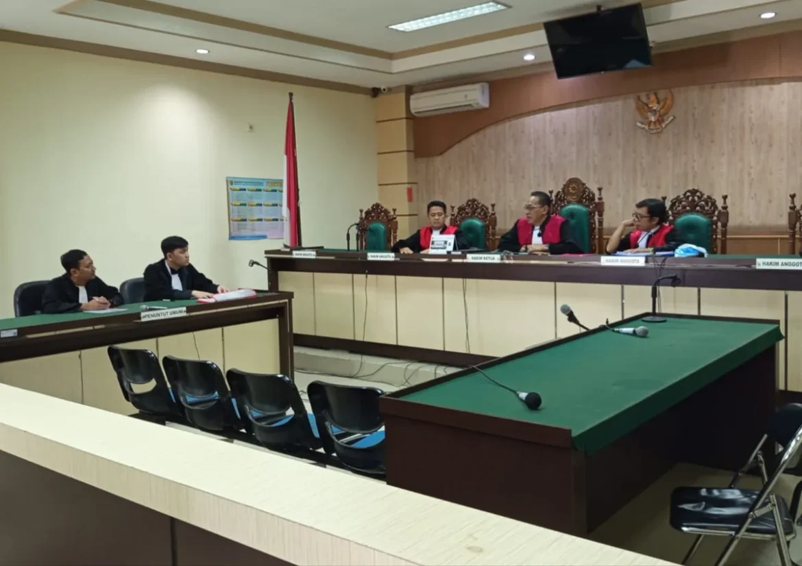 Sidang kasus bokar tanpa dihadiri terdakwa yang DPO (inabsensia). Sidang dengan agenda pembacan tuntutan oleh JPU.