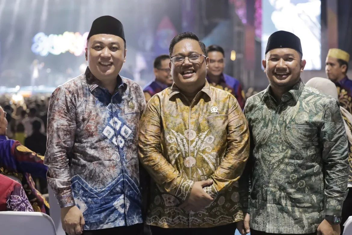 WAKIL PROVINSI-HM Alpiya Rakhman, SE, MM, dr M Yadi Mahendra dan H Firmansyah tiga wakil rakyat provinsi hadiri peringatan Hari Jadi ke-76 Kabupaten Kotabaru Tahun 2026.(foto : humasdprdkalsel)