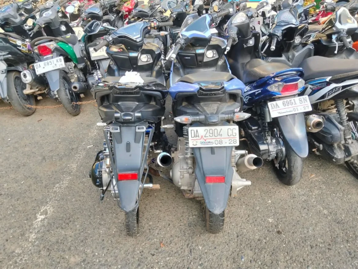 BALAP LIAR - Diduga kedapatan saat aksi balap liar, sebanyak delapan sepeda motor diamankan jajaran Polresta Banjarmasin dalam patroli dan penertiban yang digelar selama sepekan terakhir. (foto: istimewa)