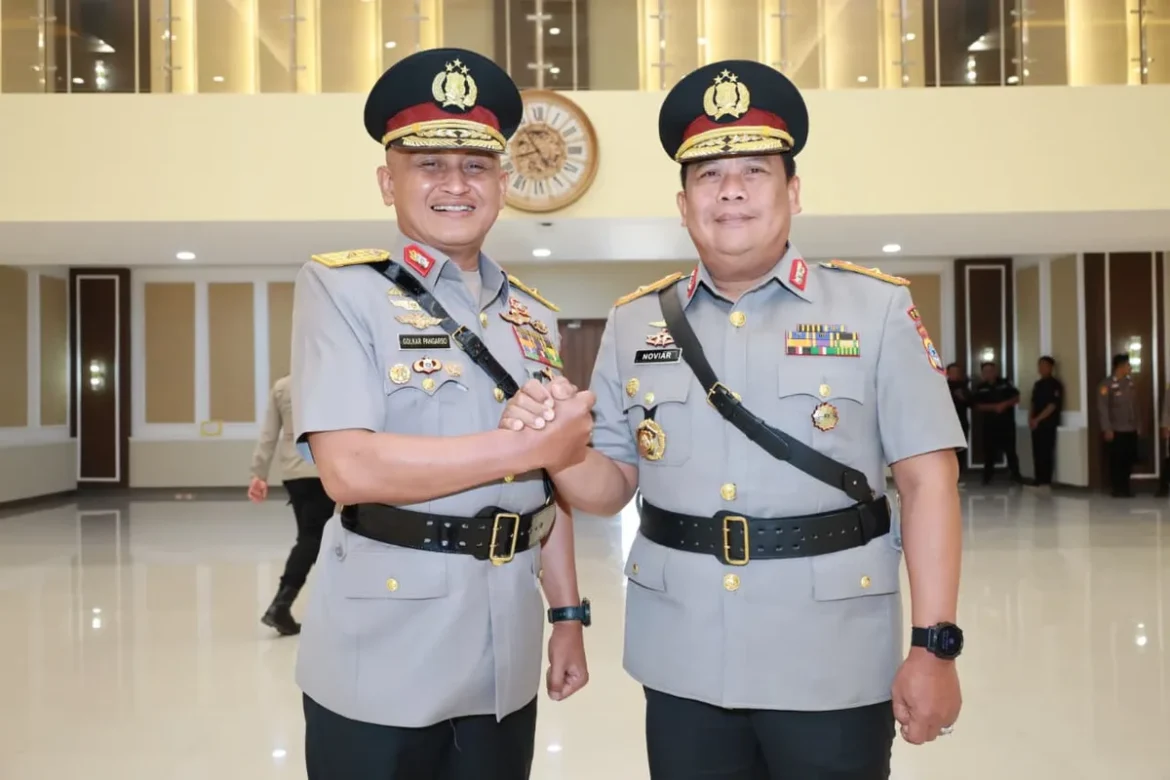 Brigjen Pol Dr. Golkar Pangarso Rahardjo Winarsadi (kiri ) Brigjen Pol Noviar, (Kanan)