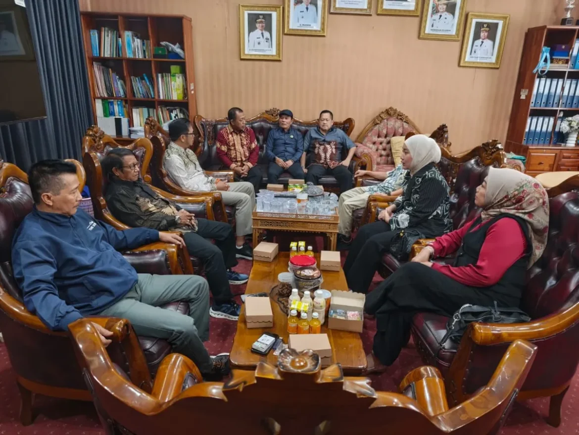 KUNJUNGAN KERJA-Rombongan Komisi IV DPRD Provinsi Kalsel melaksanakan kunjungan kerja ke DPRD Kabupaten Tabalong.(foto : humasdprdkalsel)