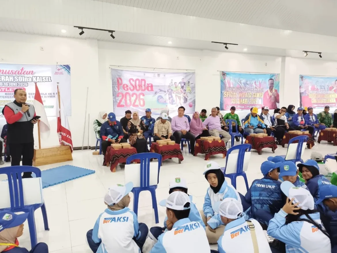 PEMBUKAAN-Kadispora Kalsel, Pebriadin Hapiz, membuka Pesoda Kalsel, Jumat (12/6/2026) di Aula Sekretariat SOIna Kalsel, Banjarbaru. (foto: Tolah/brt)