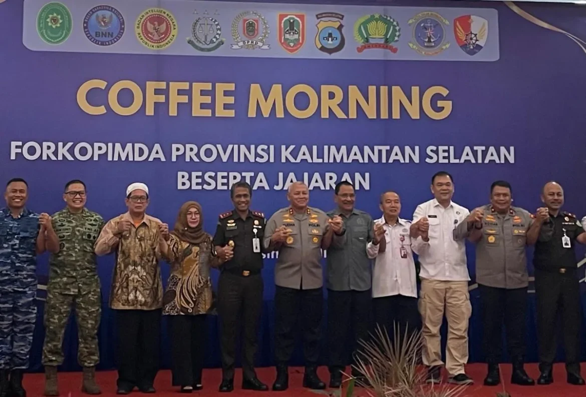NGOPI BARENG FORKOPIMDA – Kapolda Kalimantan Selatan Irjen Pol Dr. Rosyanto Yudha Hermawan memimpin kegiatan Coffee Morning bersama Forum Koordinasi Pimpinan Daerah (Forkopimda) Kalimantan Selatan di Banjarbaru, Rabu (15/7/2026). (foto: Iman Satria)