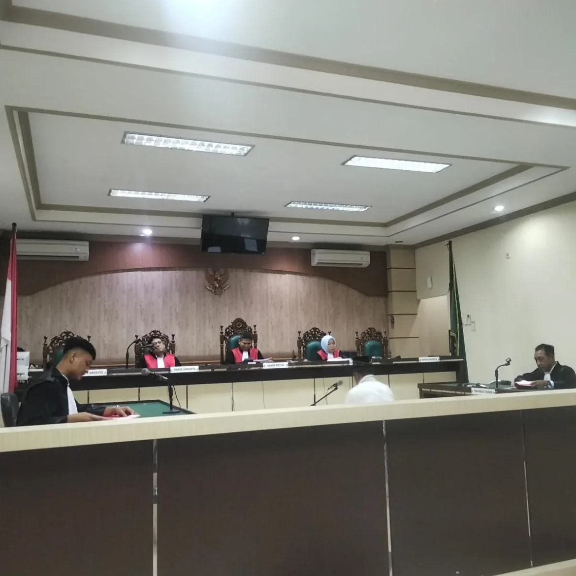 JPU saat membacakan nota tuntutan di hadapan majelis hakim yang diketuai Irfannoor Hakim SH MH pada sidang di Pengadilan Tipikor Banjarmasin, Rabu (15/7/2026).