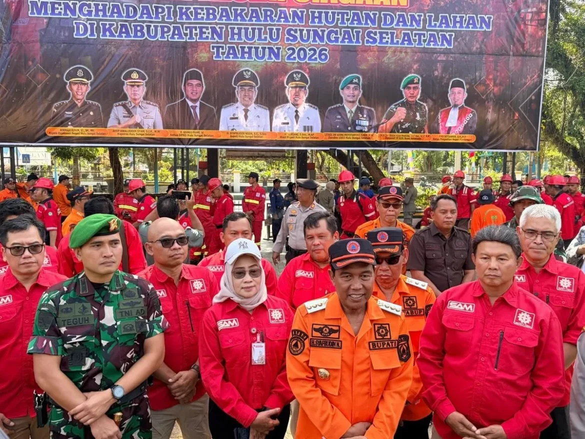 Bupati HSS, Syafrudin Noor didampingi Pimpinan Astra Agro dalam Agenda Apel Kesiapsiagaan Karhutla 2026, Rabu (22/7/2026). (Foto:ist).