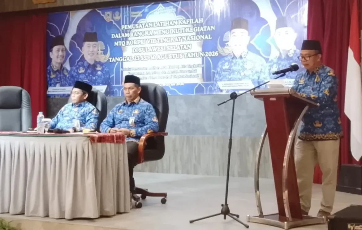 Sekretaris Daerah Provinsi (Sekdaprov) Kalsel, H Muhammad Syarifuddin saat menghadiri sekaligus membuka pemusatan latihan kafilah MTQ ke VIII di Sulawesi Selatan, Kamis (23/07) di Banjarmasin. (foto slm/brt)