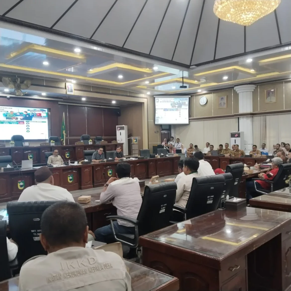 RDP NELAYAN – Suasana Rapat Dengar Pendapat (RDP) di DPRD Tanah Laut yang dihadiri seluruh pihak terkait, termasuk pengelola SPBUN PT Sarana Duta Dua Bersama beserta kuasa hukumnya, Senin (27/7/2026). (foto:istimewa)