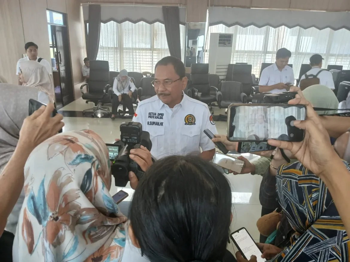 Ketua DPRD Provinsi Kalsel Dr H Supian HK, SH, MH.(foto : sophan/brt)