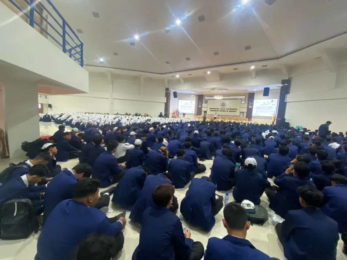 Ribuan mahasiswa baru Uniska ikuti PKKMB di Aula Rektorat Uniska, Selasa (8/9/2026).