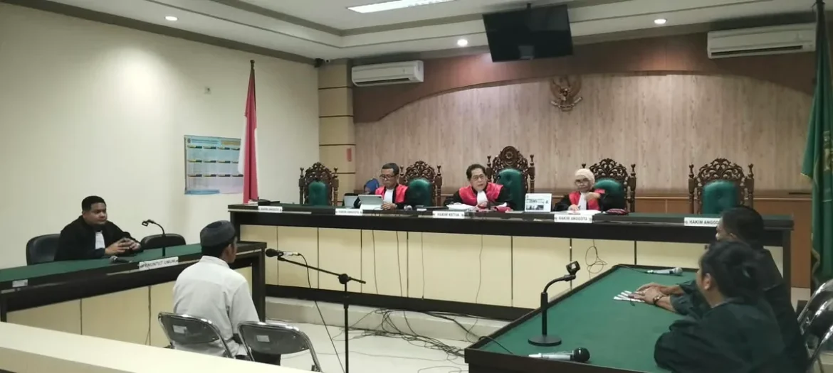 Heriyaksa alias Yaksa mantan RM PT Bank Rakyat Indonesia (Persero) Tbk Cabang Kotabaru saat mengikuti sidang di Pengadilan Tipikor Banjarrmasin