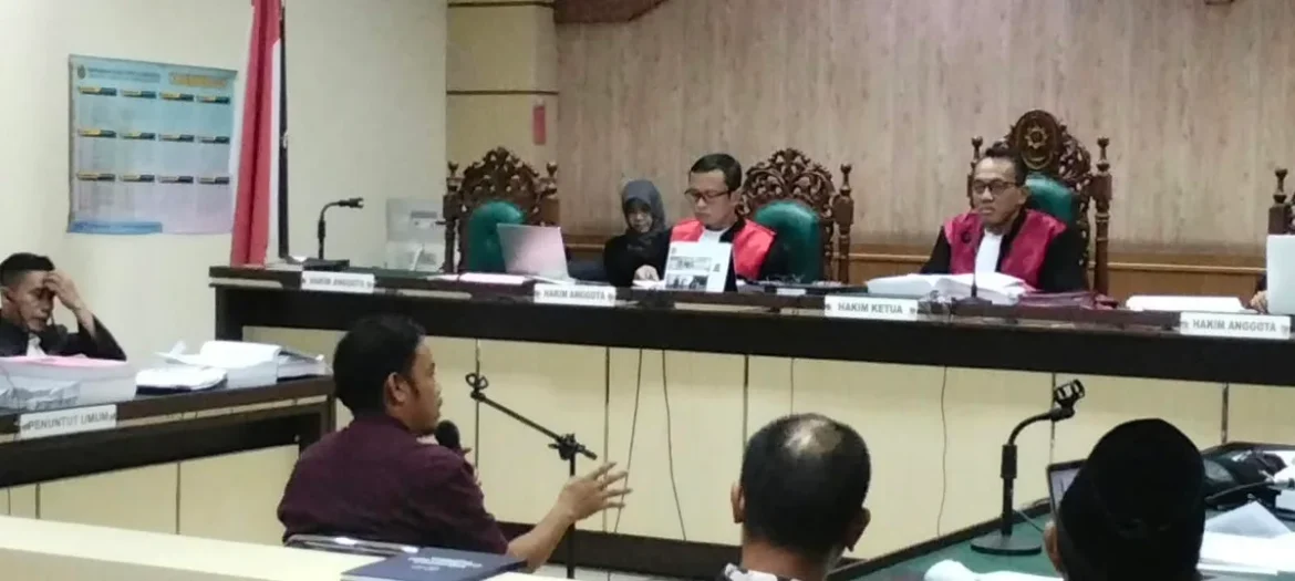 Direktur CV Bangun Banua Rumah (BBR), Dedi Ramadhani saat menjadi saksi atas perkara dugaan korupsi di Disdik Kota Banjarmasin