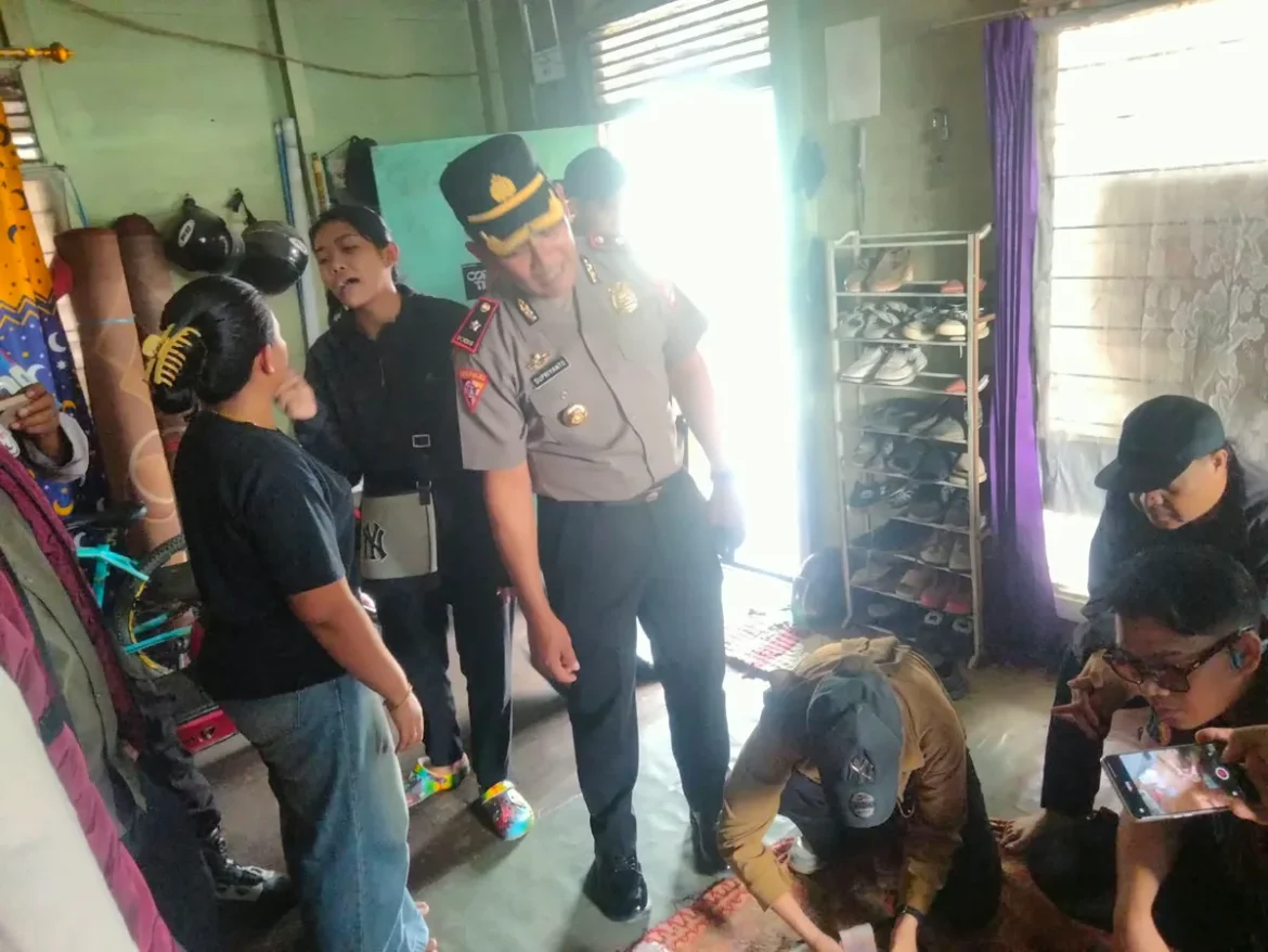 Sejumlah pemuda di Kampung Sasirangan Banjarmasin diamankan polisi karena kedapatan menyimpan obat-obatan terlarang, Kamis (15/10/2026) malam. (foto: istimewa)