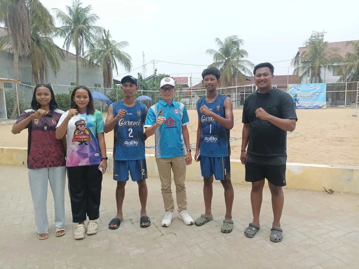 TAPIN-Tim Voli Pasir Tapin yang mengikuti Kejurprov PBVSI Kalsel,Jumat (16/10/2026) hingga Minggu (18/10/2026) di Lapangan Voli Pasir, Jalan Gatot Subroto, Banjarmasin. (foto: Tolah/brt)