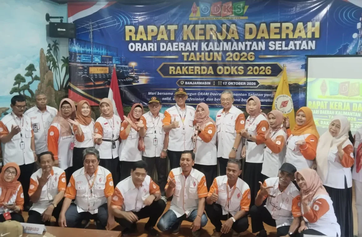 BERSAMA - Ketua dan pengurus ODKS maupun lokal se-Kalsel foto bersama usai pembukaan Rakerda ODKS Tahun 2026 di Banjarmasin, Sabtu (17/10/2026) pagi.(foto: sum)